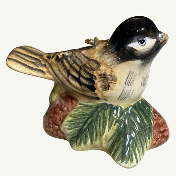 Hand-Painted Vintage Ceramic Bird Figurine Ornament. - Picture 3 of 12